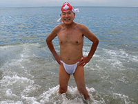五年目にして初めて浜垢離に参加した和田義男（66歳）