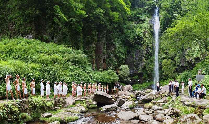 長瀧と大自然の緑に囲まれた美しい風景　11:01