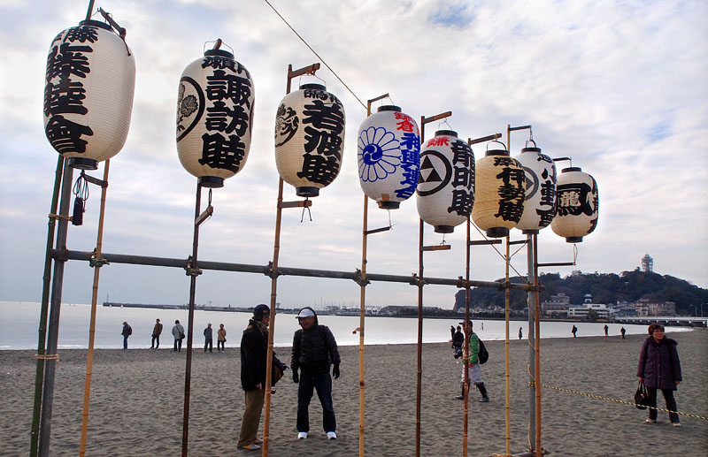 藤沢鎌倉神輿連合会に加入する睦会の高張提灯