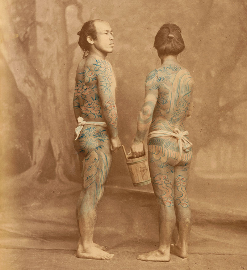 全身総入墨（ほりもの）を施した江戸時代の男たち / 撮影：明治３年（1870）