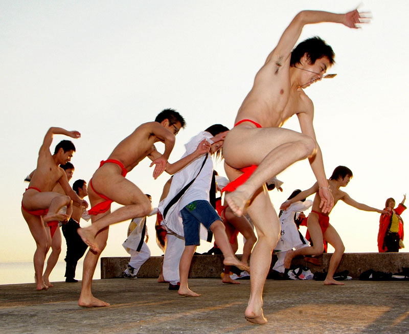 Dance of red loincloth