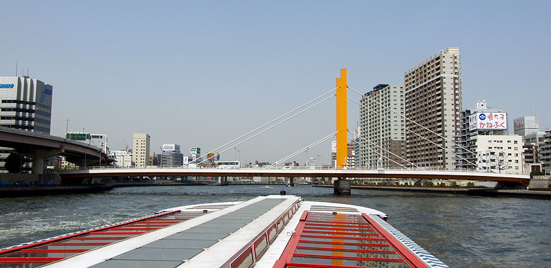 日本橋浜町（左）と新大橋（右）を結ぶ新大橋