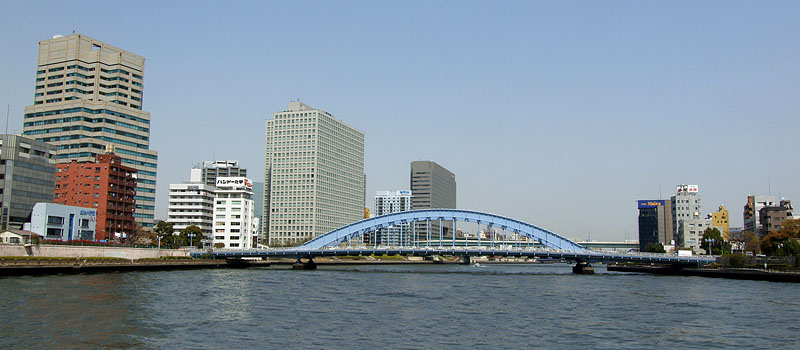 新川（左）と永代（右）を結ぶ永代橋
